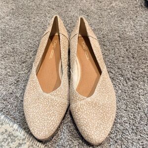 TOMS Women's Cream Animal Patterned Flats-8.5